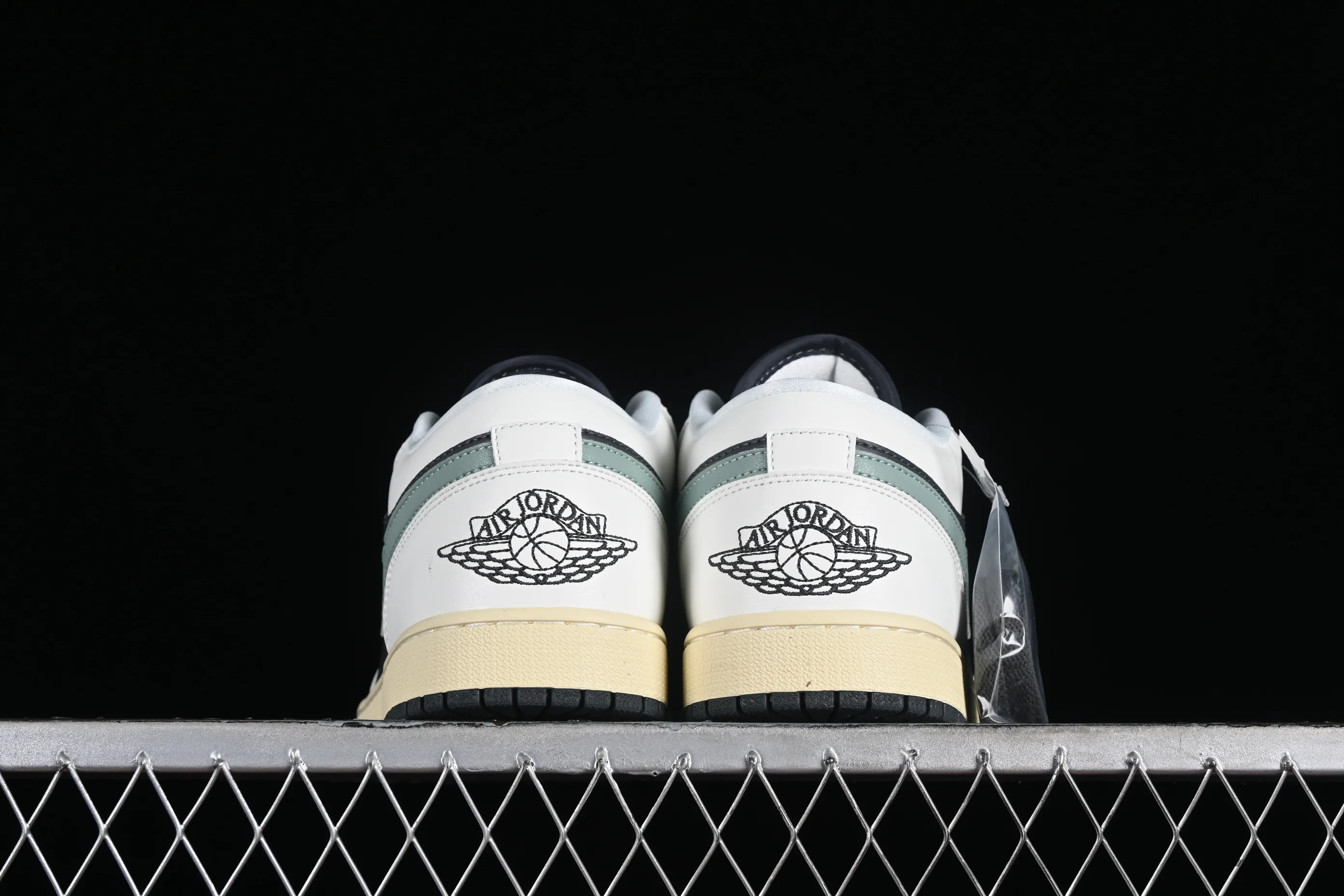 All categories Air Jordan Jordan series basketball shoes Air Jordan 1 Low Z version Air Jordan 1 Low "Team Gold" AJ1 Joe 1 olive black and green low-top cultural casual sneakers DC0774-001